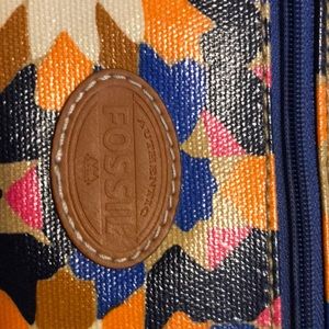 Womens zippered Fossil wallet